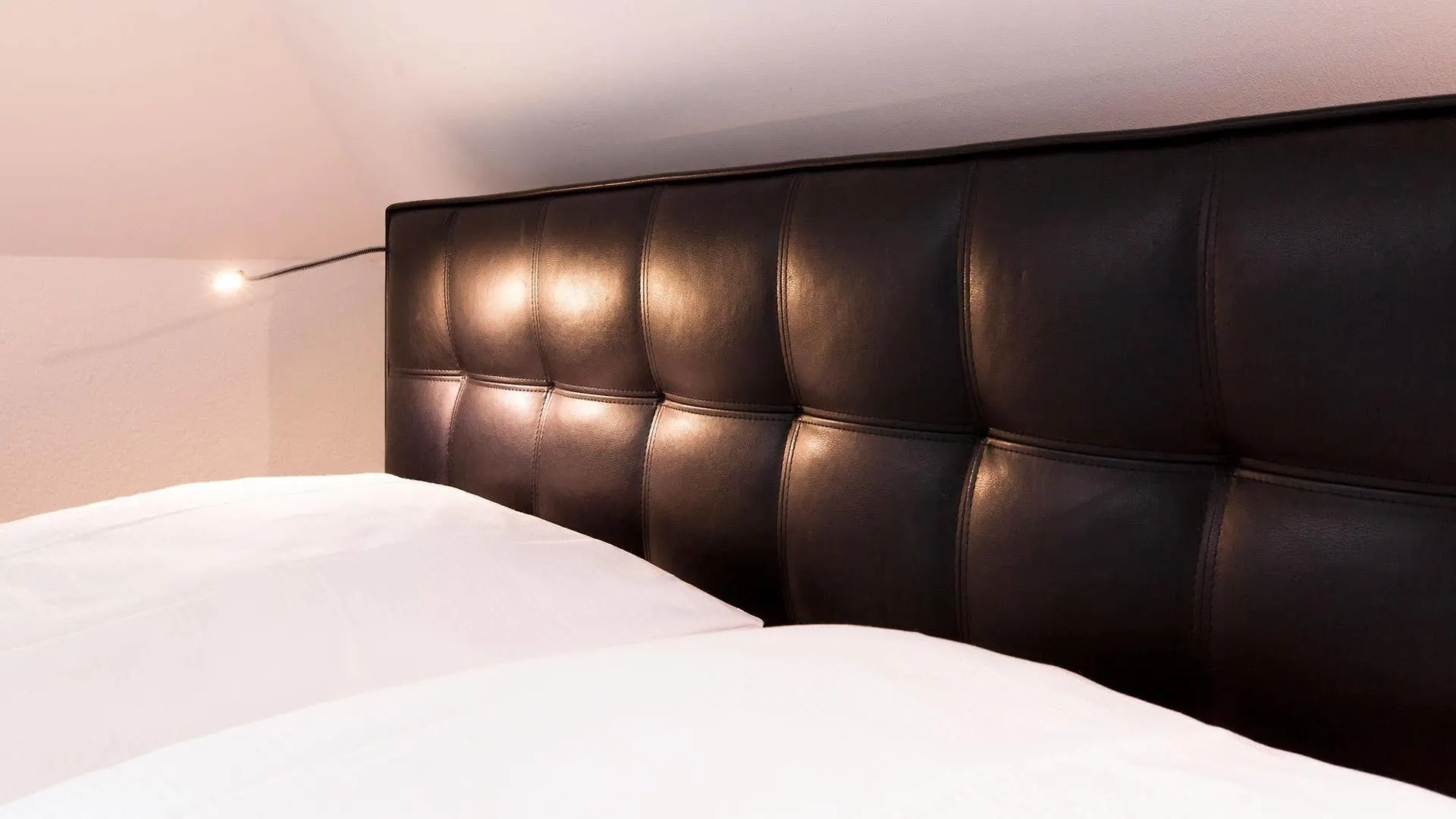 Swiss Star Center - Contactless Self Check-In Apartment Zurich